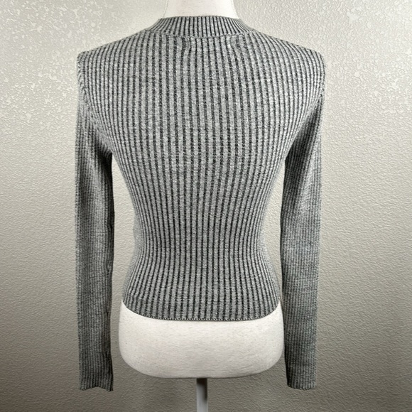 Forever 21 Gray & Black Knit Ribbed Long Sleeve Crewneck Sweater Size Small - Picture 4 of 5